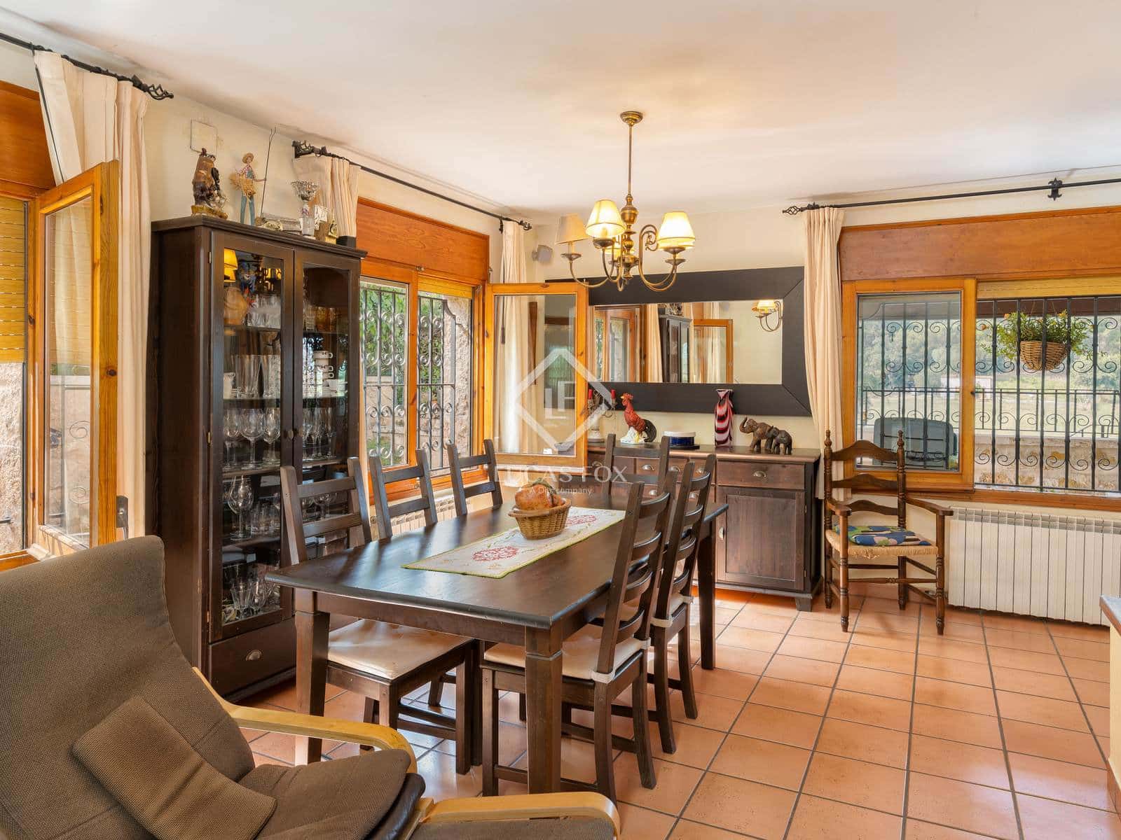 8 slaapkamer Villa te koop in S'Agaro - € 590.000 (Ref: 9271723)