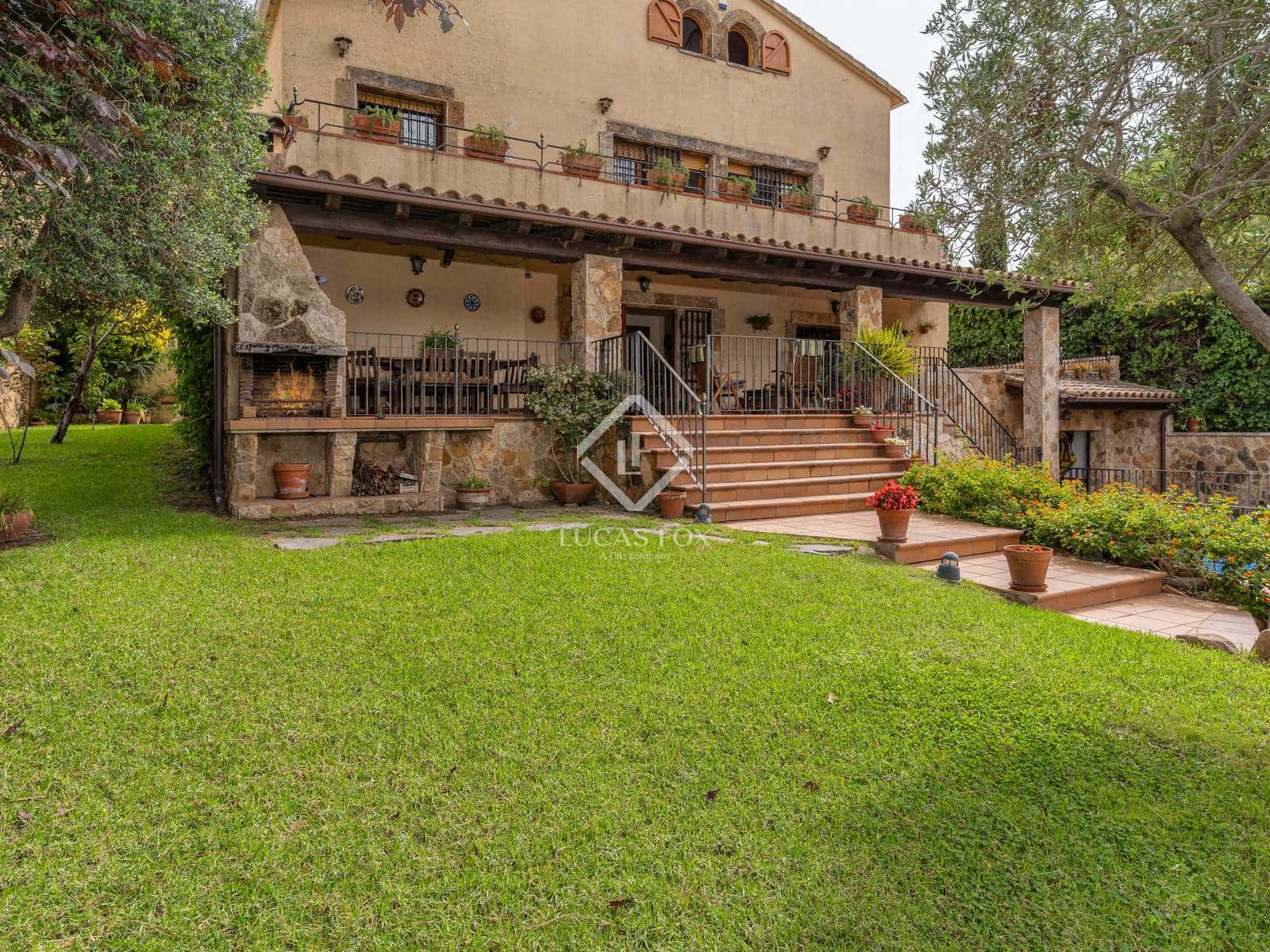 8 slaapkamer Villa te koop in S'Agaro - € 590.000 (Ref: 9271723)