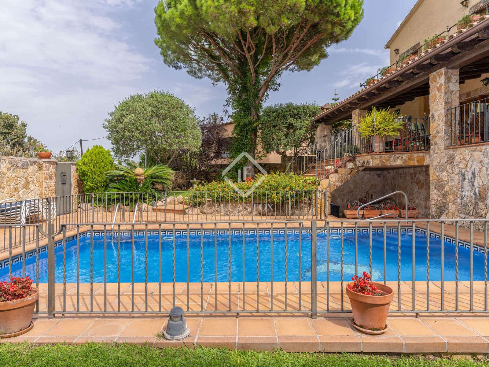 8 slaapkamer Villa te koop in S'Agaro - € 590.000 (Ref: 9271723)