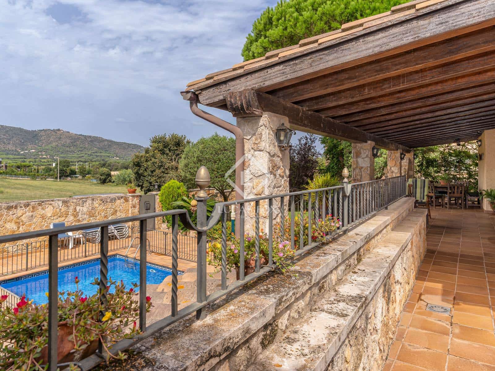 8 slaapkamer Villa te koop in S'Agaro - € 590.000 (Ref: 9271723)