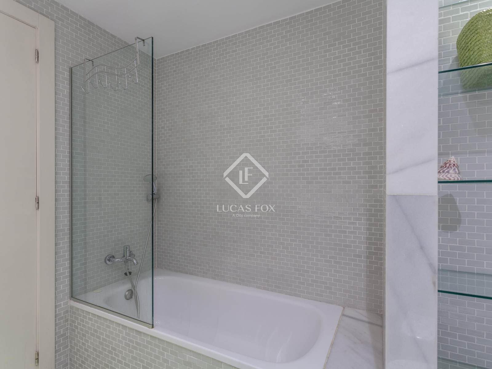 5 soveværelse Lejlighed til leje i Valencia by med garage - € 3.500 (Ref: 9271805)