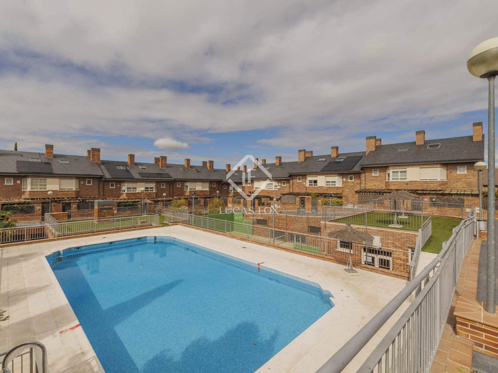 4 sovrum Villa till salu i Boadilla del Monte med pool garage - 1 045 000 € (Ref: 9275068)