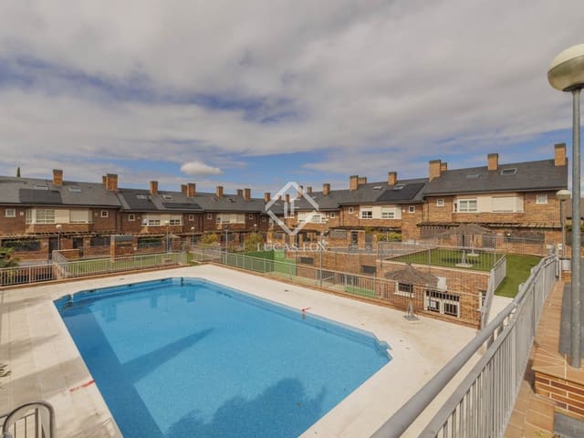 4 bedroom Villa for sale in Boadilla del Monte with pool garage - € 1,045,000 (Ref: 9275068)