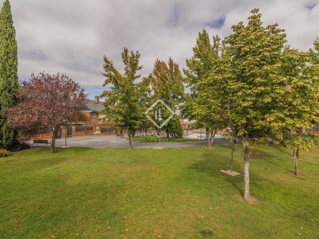 4 bedroom Villa for sale in Boadilla del Monte with pool garage - € 1,045,000 (Ref: 9275068)