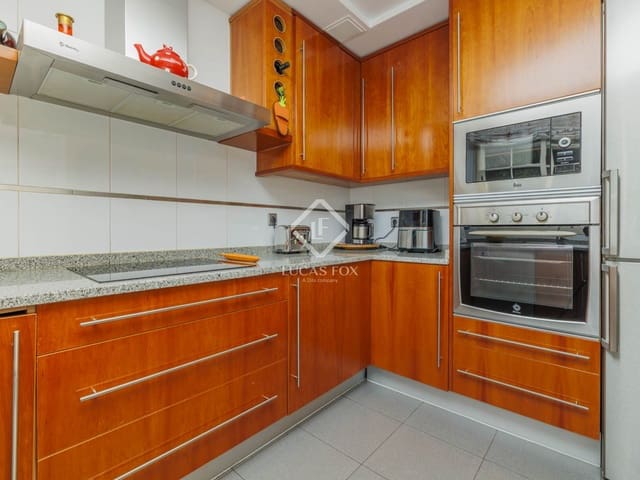 4 bedroom Villa for sale in Boadilla del Monte with pool garage - € 1,045,000 (Ref: 9275068)