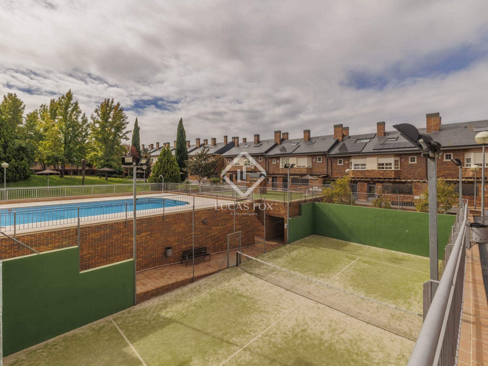 4 sovrum Villa till salu i Boadilla del Monte med pool garage - 1 045 000 € (Ref: 9275068)