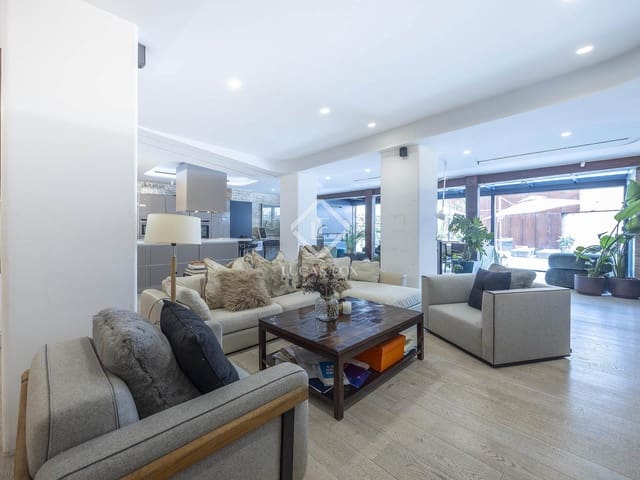 2 slaapkamer Appartement te koop in Valencia stad - € 1.500.000 (Ref: 9279744)