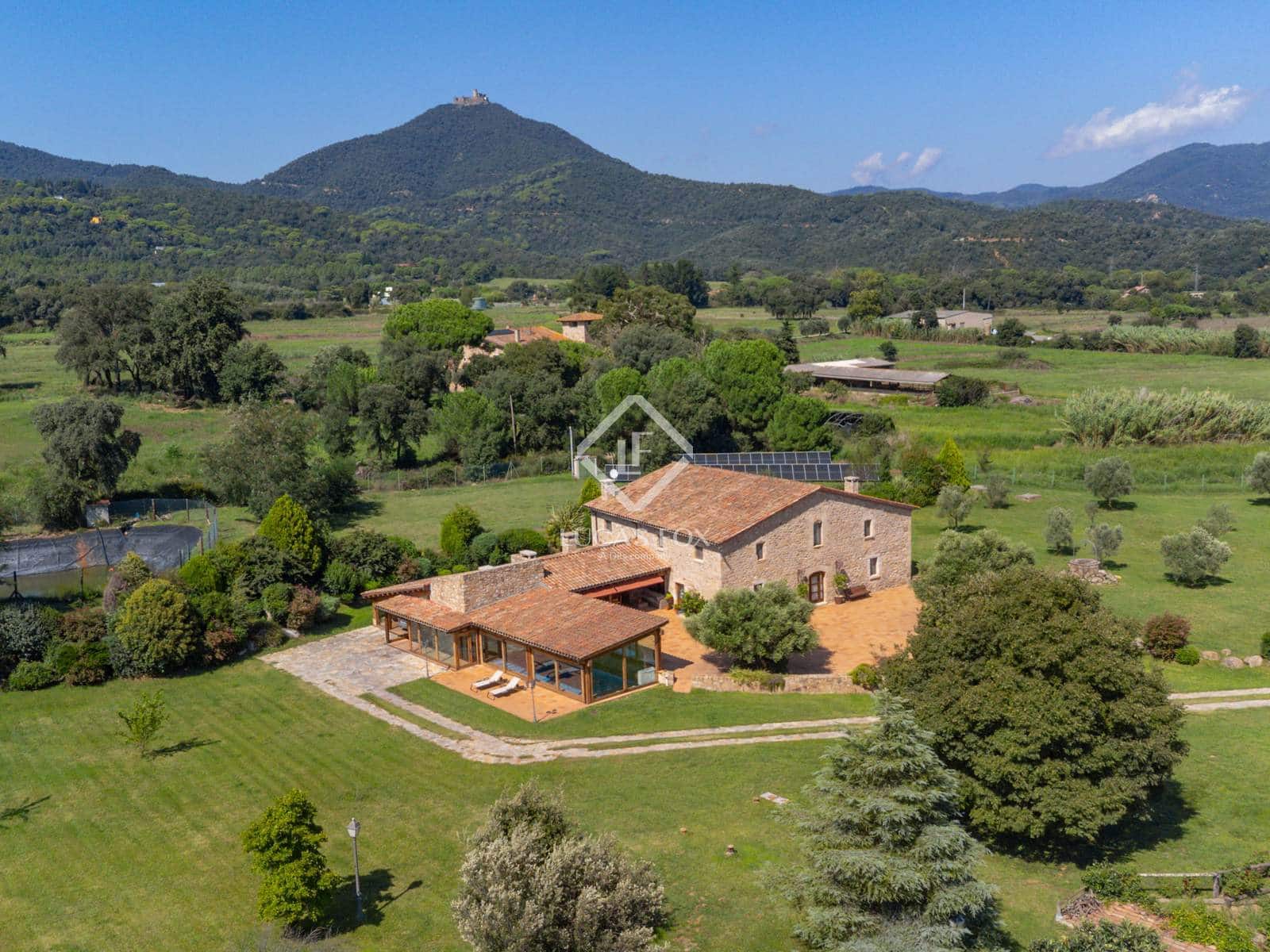 6 bedroom Finca/Country House for sale in Breda with pool garage - € 2,690,000 (Ref: 9282598)