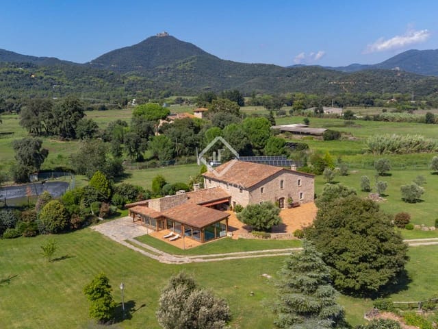 6 quarto Quinta/Casa Rural para venda em Breda com piscina garagem - 2 690 000 € (Ref: 9282598)