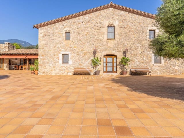 6 quarto Quinta/Casa Rural para venda em Breda com piscina garagem - 2 690 000 € (Ref: 9282598)