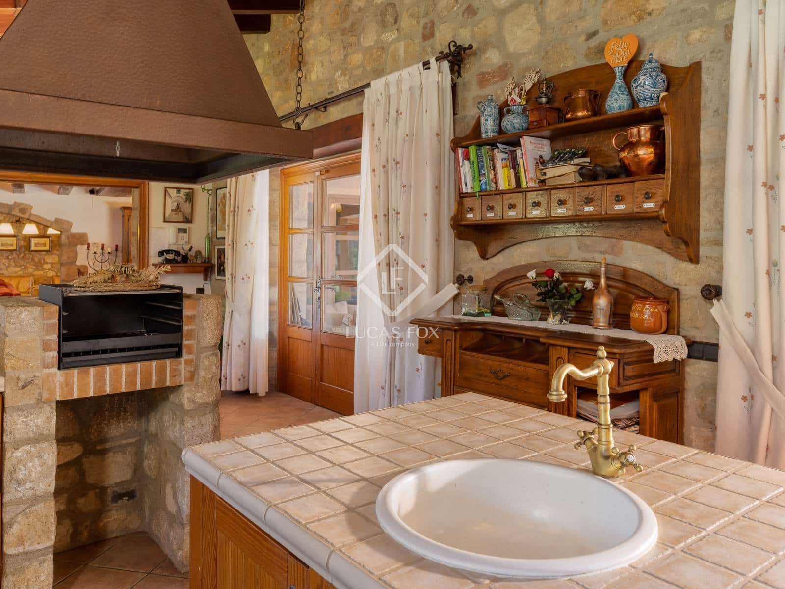 6 bedroom Finca/Country House for sale in Breda with pool garage - € 2,690,000 (Ref: 9282598)