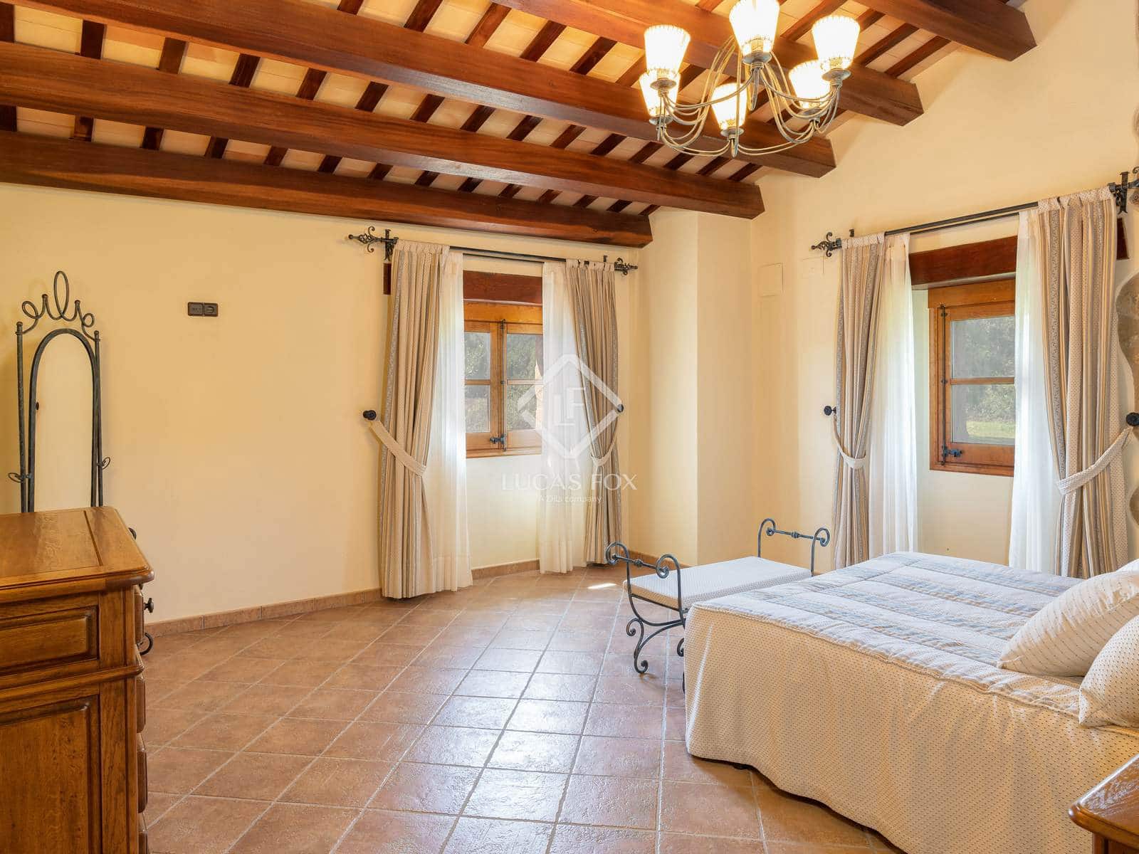 6 bedroom Finca/Country House for sale in Breda with pool garage - € 2,690,000 (Ref: 9282598)