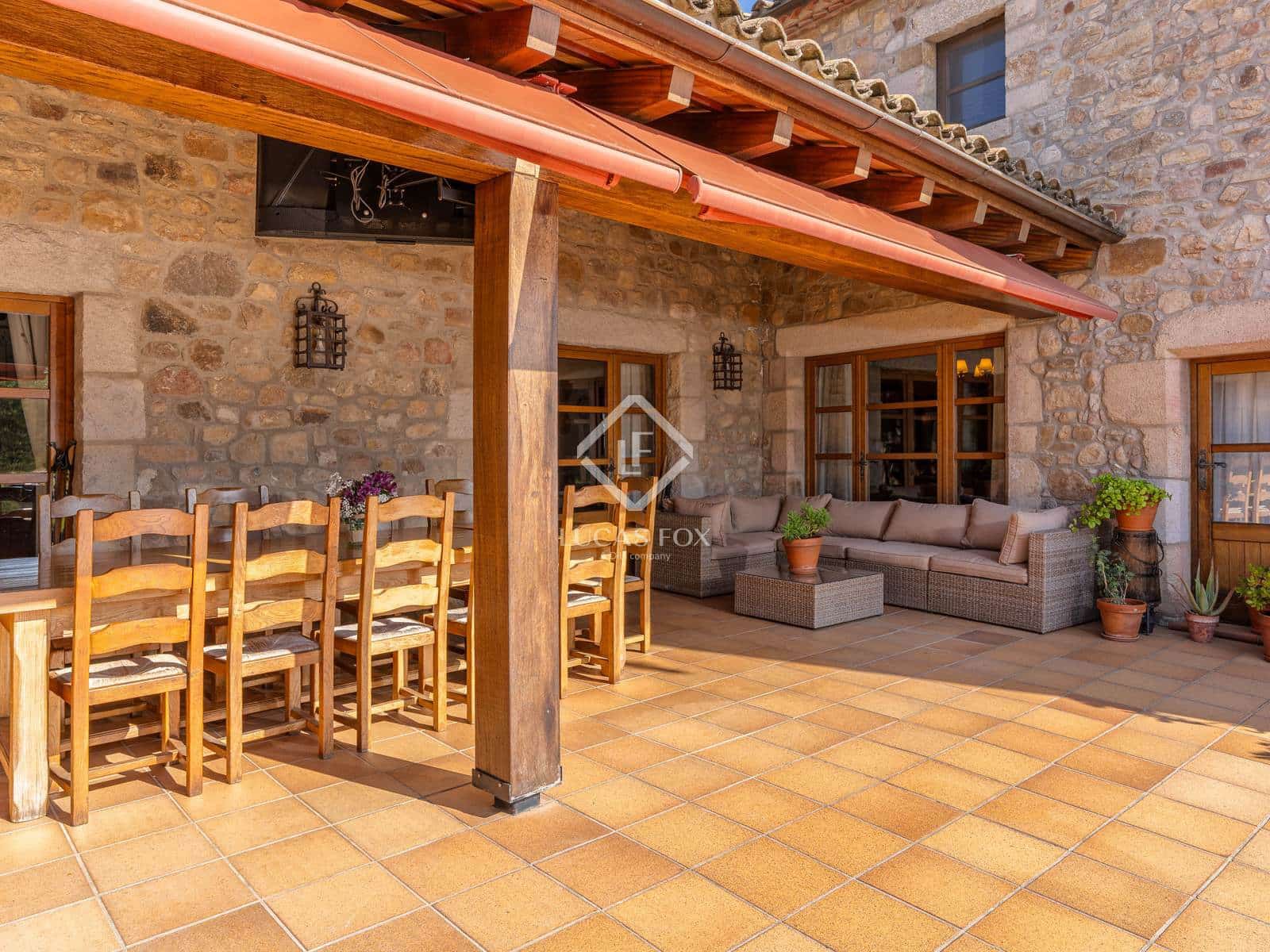 6 bedroom Finca/Country House for sale in Breda with pool garage - € 2,690,000 (Ref: 9282598)