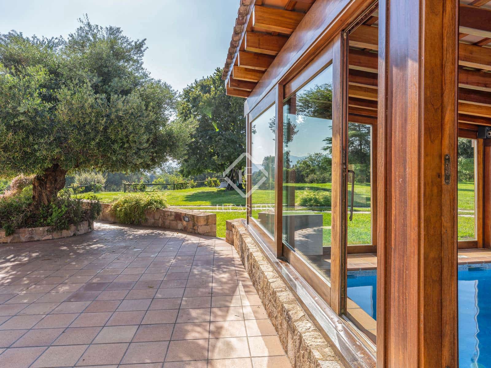 6 bedroom Finca/Country House for sale in Breda with pool garage - € 2,690,000 (Ref: 9282598)