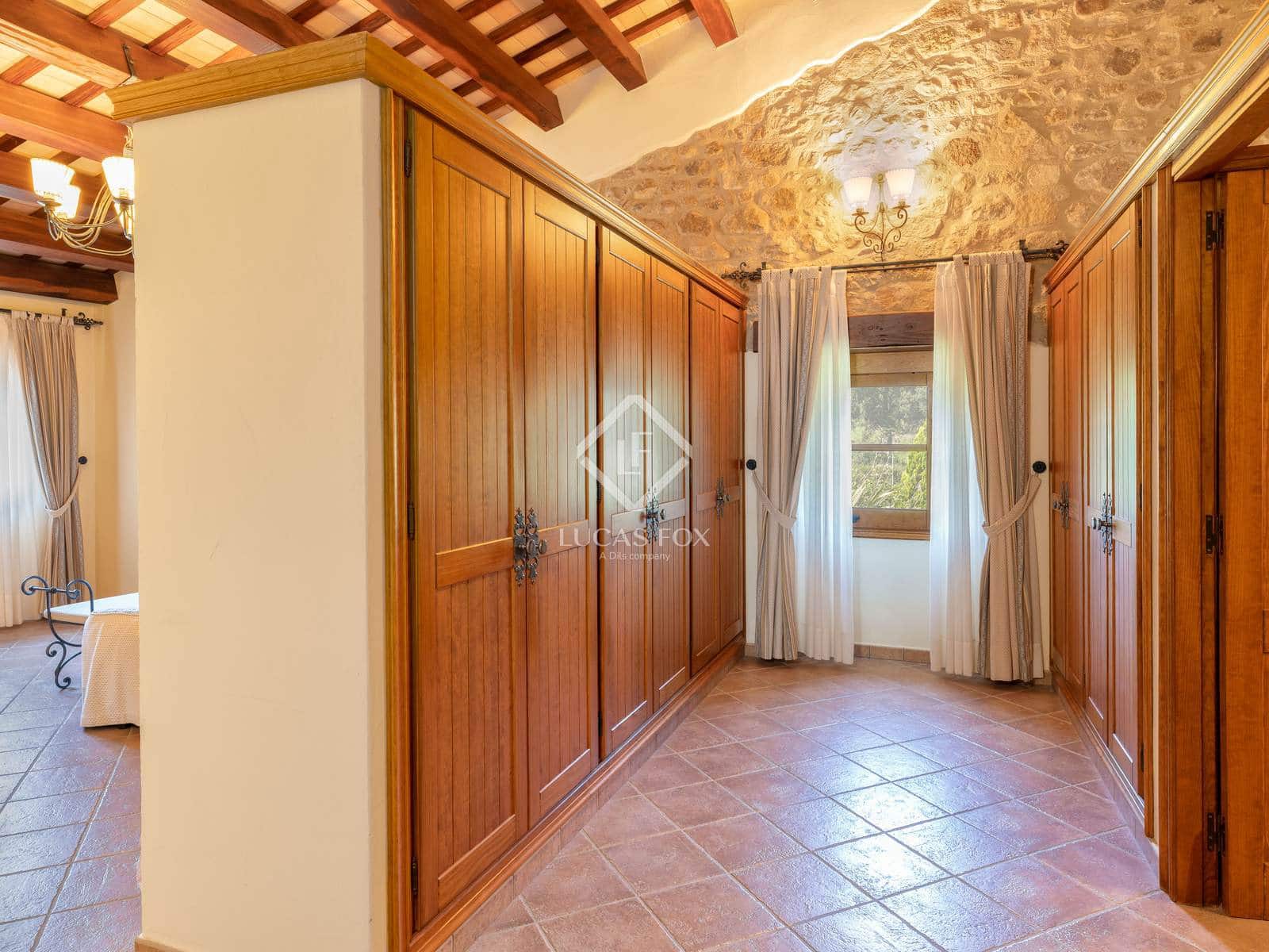 6 bedroom Finca/Country House for sale in Breda with pool garage - € 2,690,000 (Ref: 9282598)