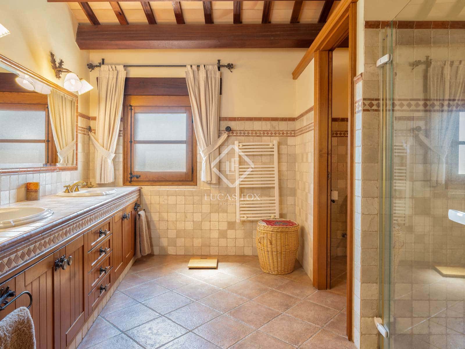 6 bedroom Finca/Country House for sale in Breda with pool garage - € 2,690,000 (Ref: 9282598)