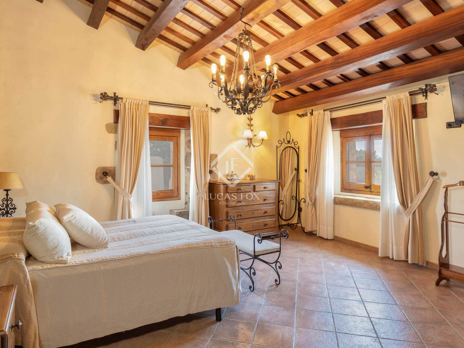 6 bedroom Finca/Country House for sale in Breda with pool garage - € 2,690,000 (Ref: 9282598)