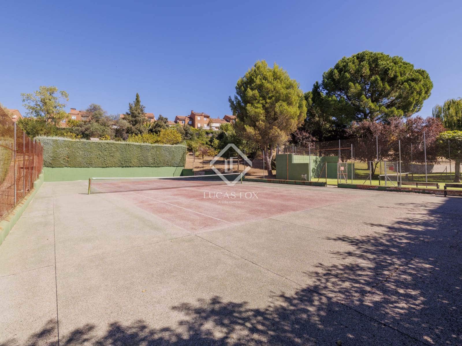 7 soveværelse Villa til salg i Las Rozas de Madrid med swimmingpool garage - € 980.000 (Ref: 9283934)