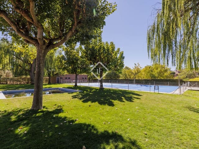 7 soveværelse Villa til salg i Las Rozas de Madrid med swimmingpool garage - € 980.000 (Ref: 9283934)