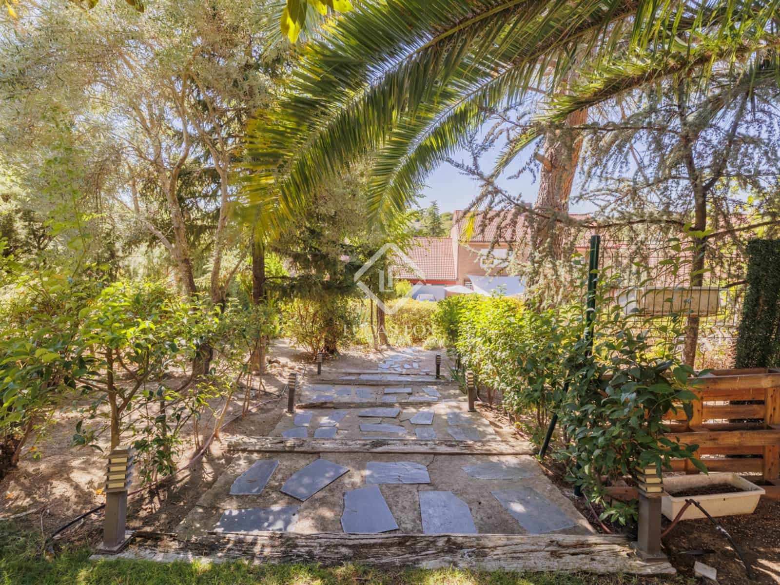 7 soveværelse Villa til salg i Las Rozas de Madrid med swimmingpool garage - € 980.000 (Ref: 9283934)