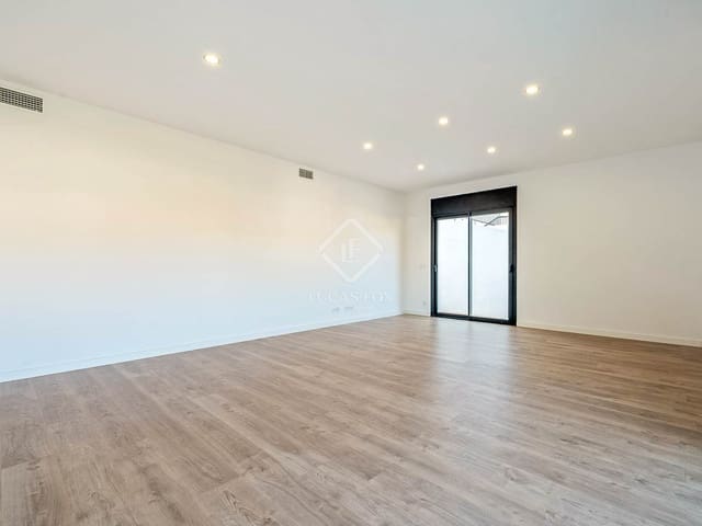 4 bedroom Villa for sale in Segur de Calafell, Calafell with pool garage - € 455,000 (Ref: 9283935)