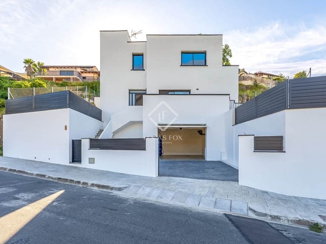 4 bedroom Villa for sale in Segur de Calafell, Calafell with pool garage - € 455,000 (Ref: 9283935)