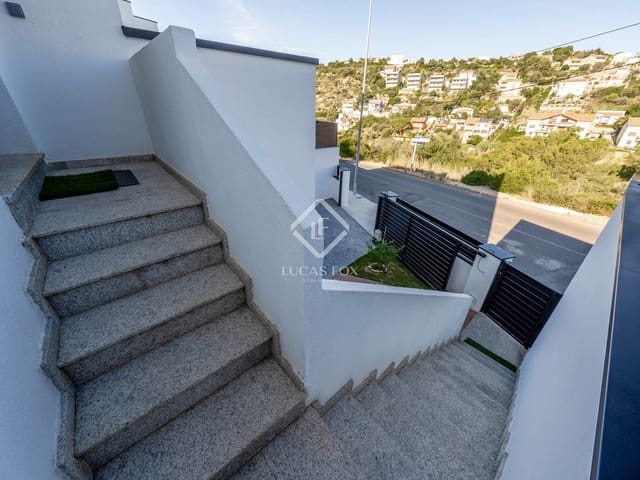 4 bedroom Villa for sale in Segur de Calafell, Calafell with pool garage - € 455,000 (Ref: 9283935)