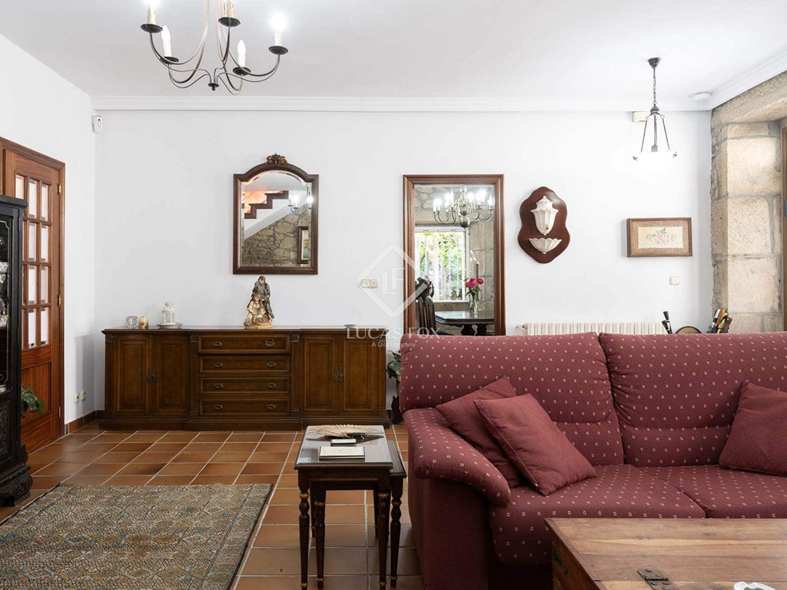 4 bedroom Villa for sale in A Estrada with garage - € 375,000 (Ref: 9283936)