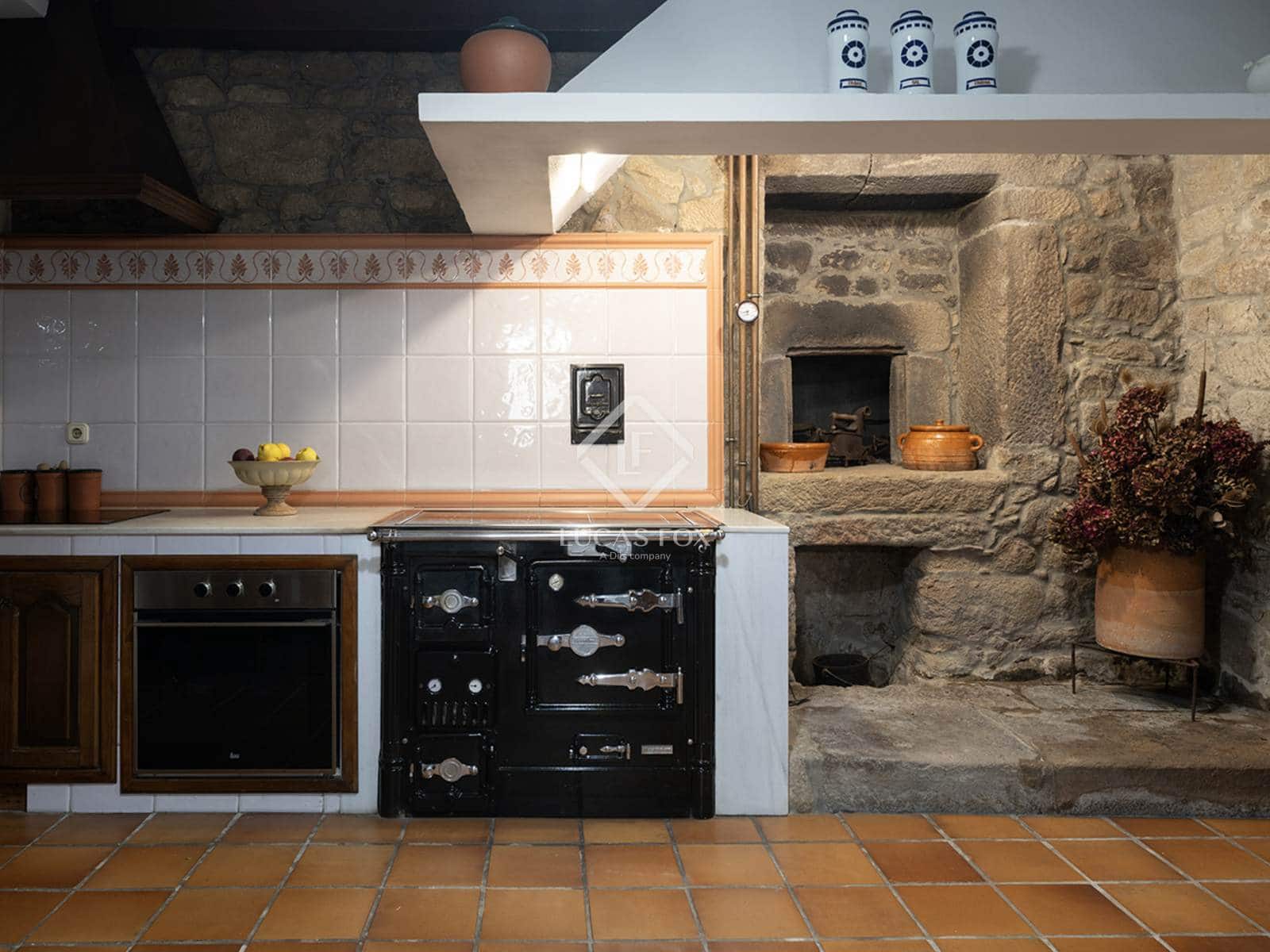 4 bedroom Villa for sale in A Estrada with garage - € 375,000 (Ref: 9283936)