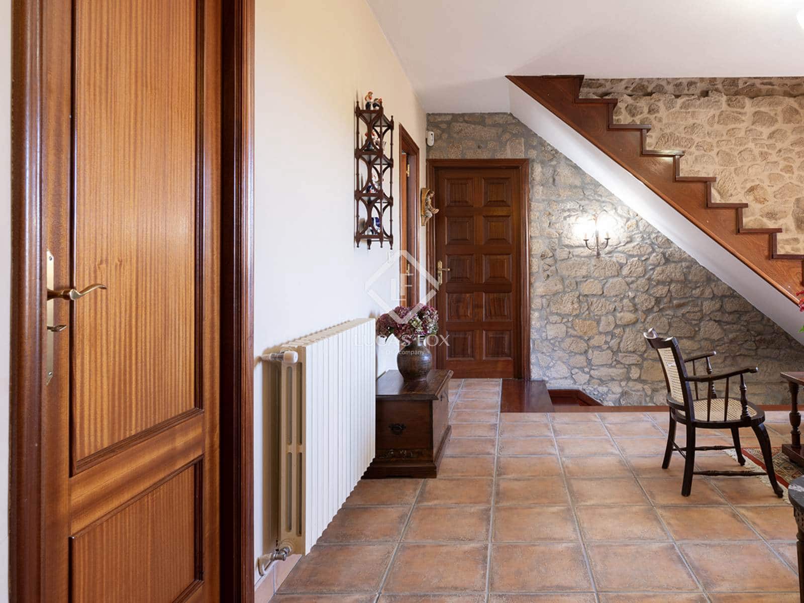 4 bedroom Villa for sale in A Estrada with garage - € 375,000 (Ref: 9283936)