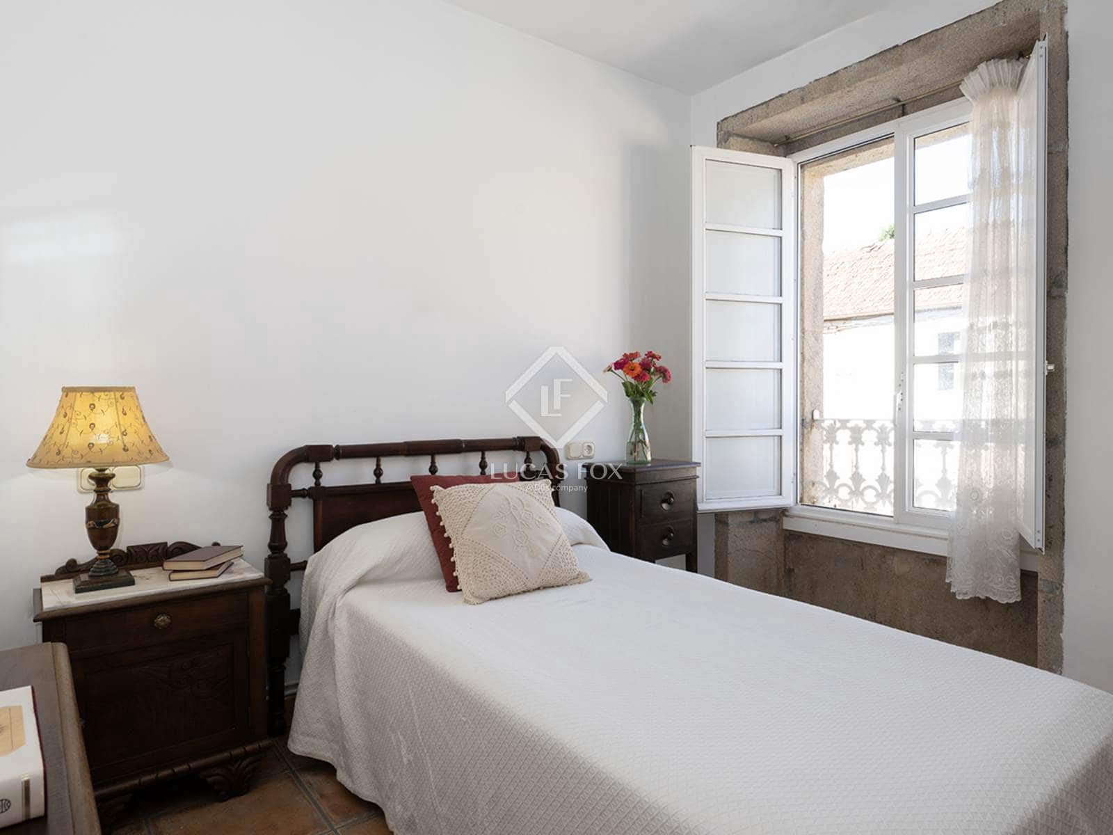 4 bedroom Villa for sale in A Estrada with garage - € 375,000 (Ref: 9283936)