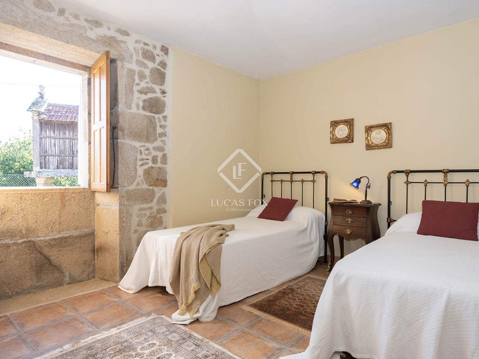 4 bedroom Villa for sale in A Estrada with garage - € 375,000 (Ref: 9283936)