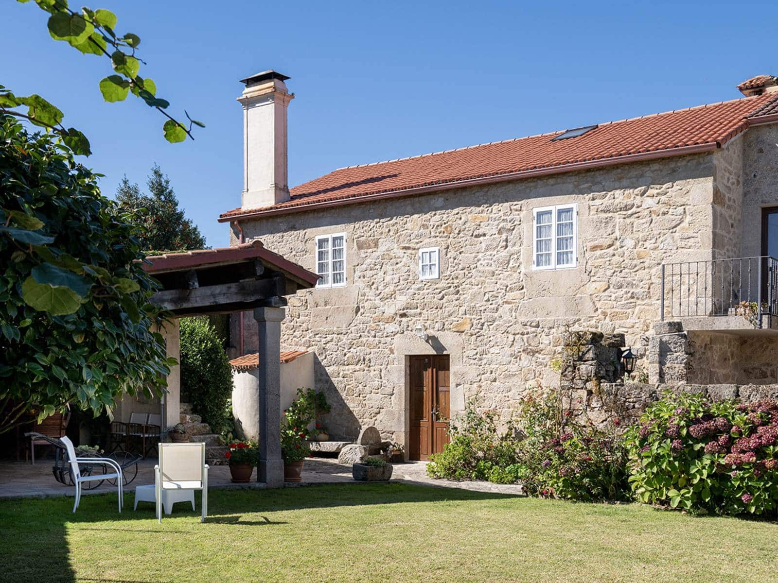 4 bedroom Villa for sale in A Estrada with garage - € 375,000 (Ref: 9283936)