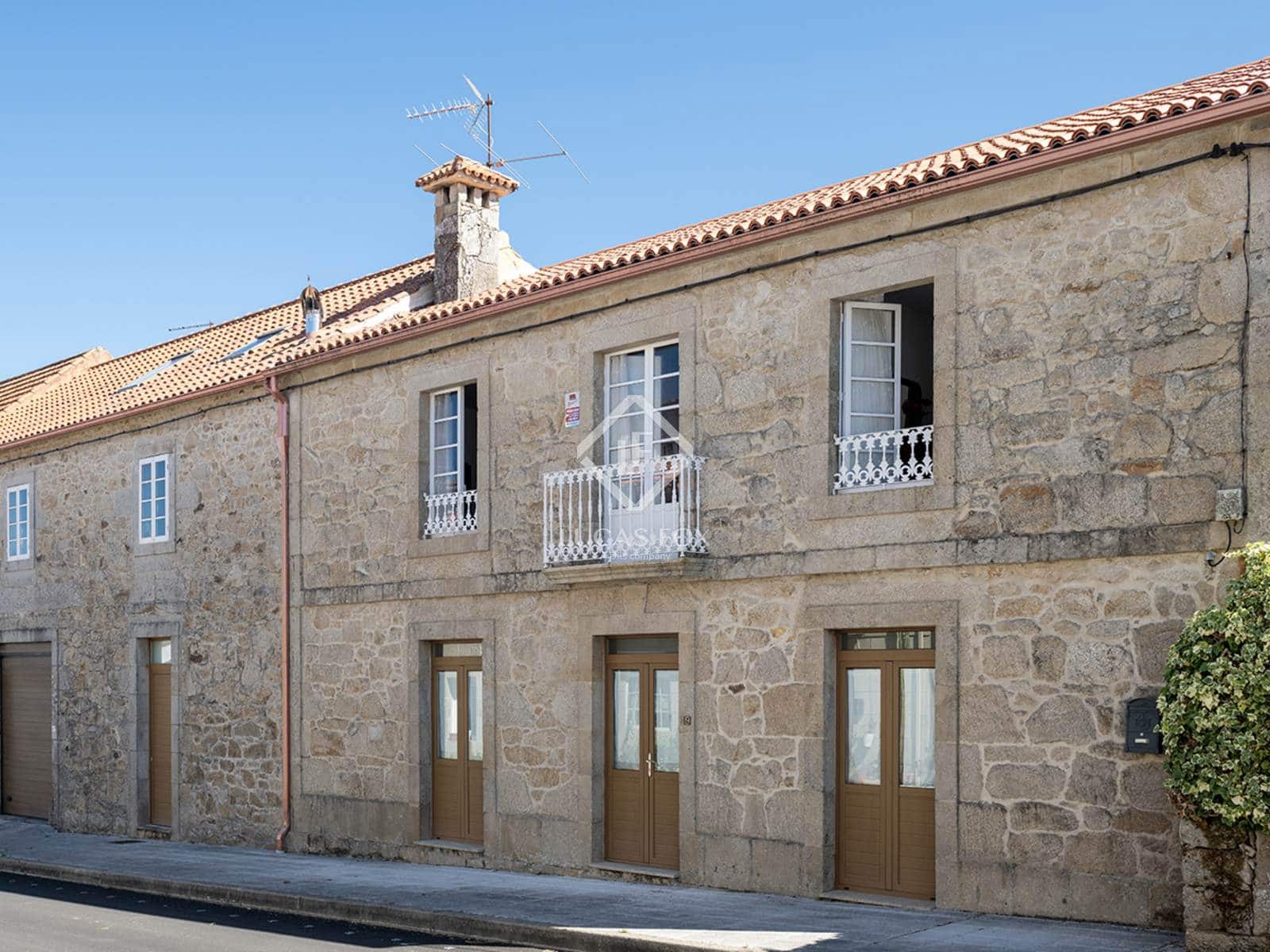 4 bedroom Villa for sale in A Estrada with garage - € 375,000 (Ref: 9283936)