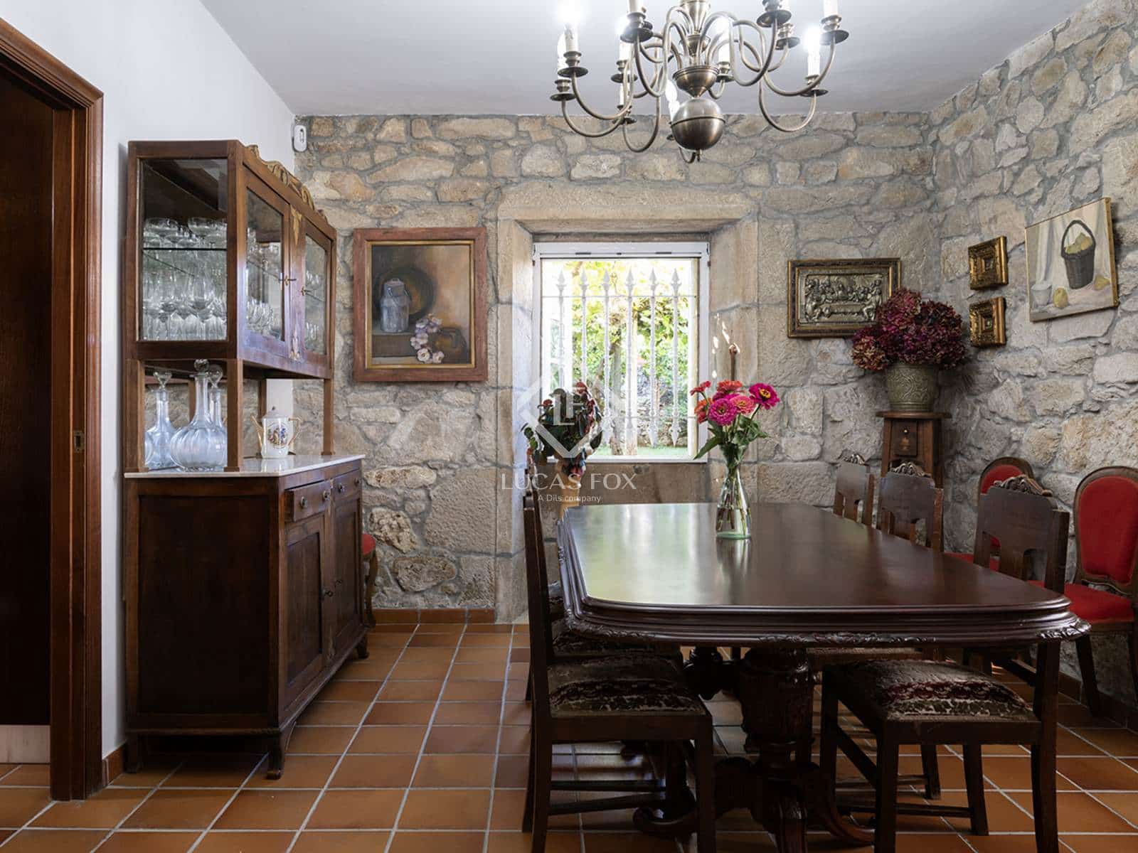 4 bedroom Villa for sale in A Estrada with garage - € 375,000 (Ref: 9283936)