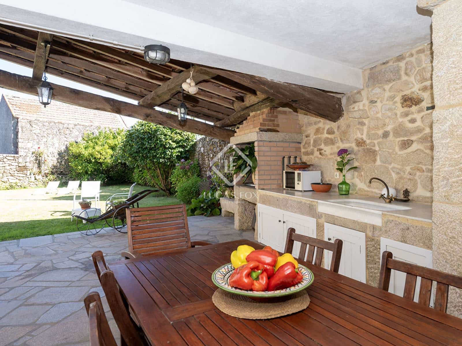 4 bedroom Villa for sale in A Estrada with garage - € 375,000 (Ref: 9283936)