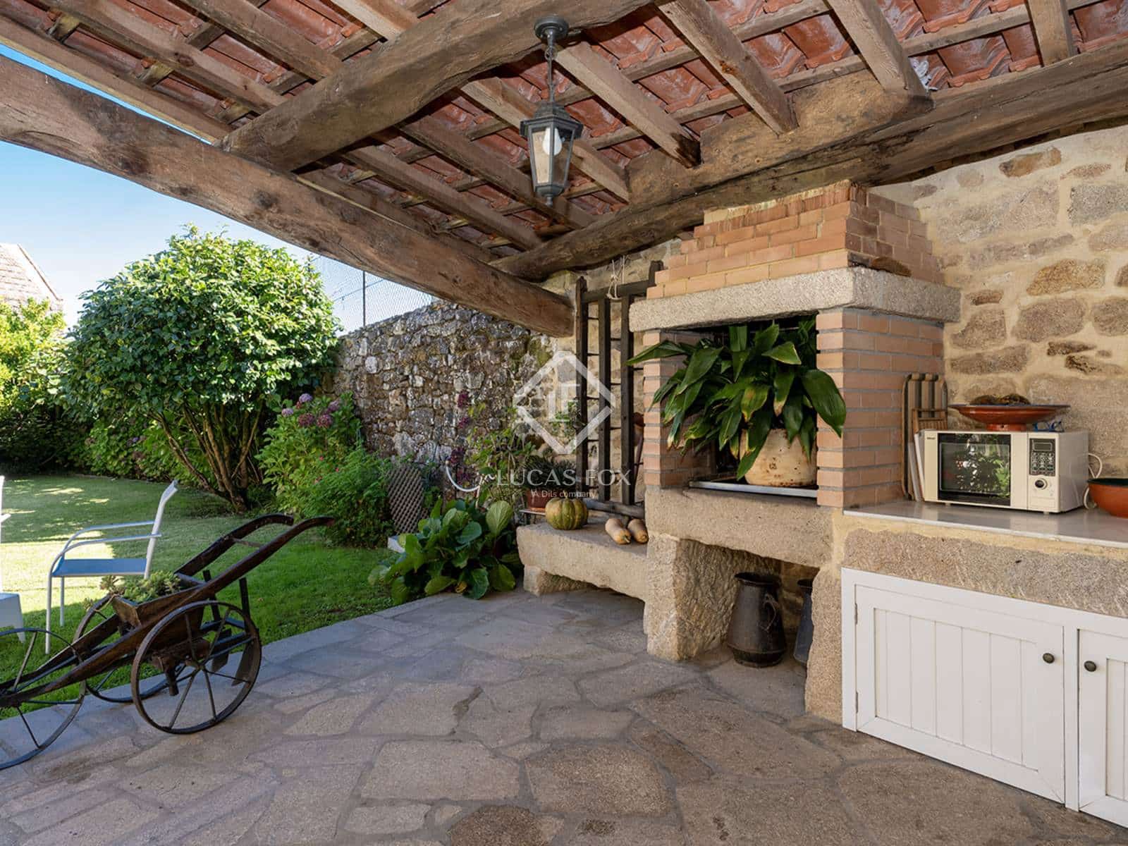 4 bedroom Villa for sale in A Estrada with garage - € 375,000 (Ref: 9283936)