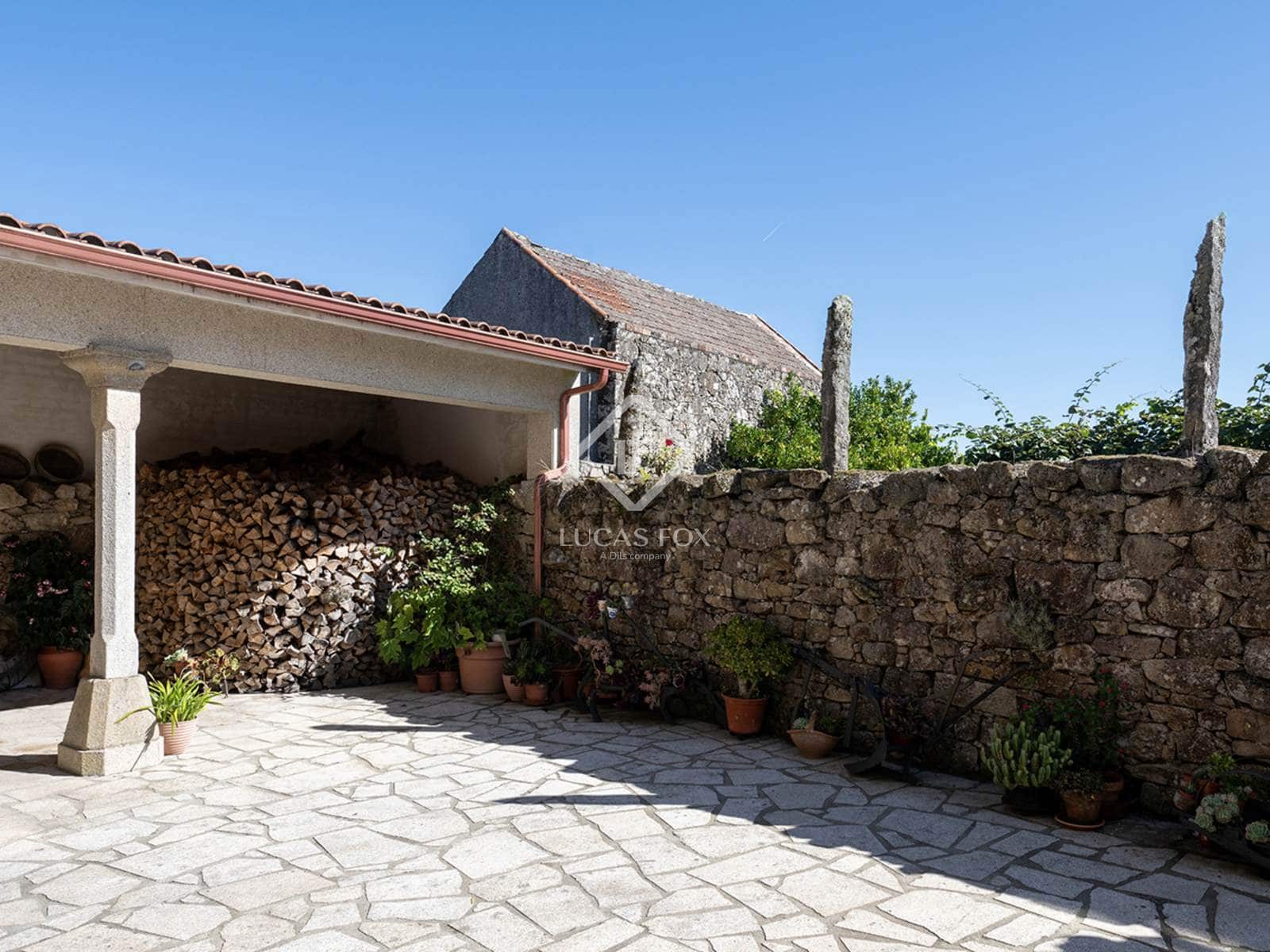 4 bedroom Villa for sale in A Estrada with garage - € 375,000 (Ref: 9283936)