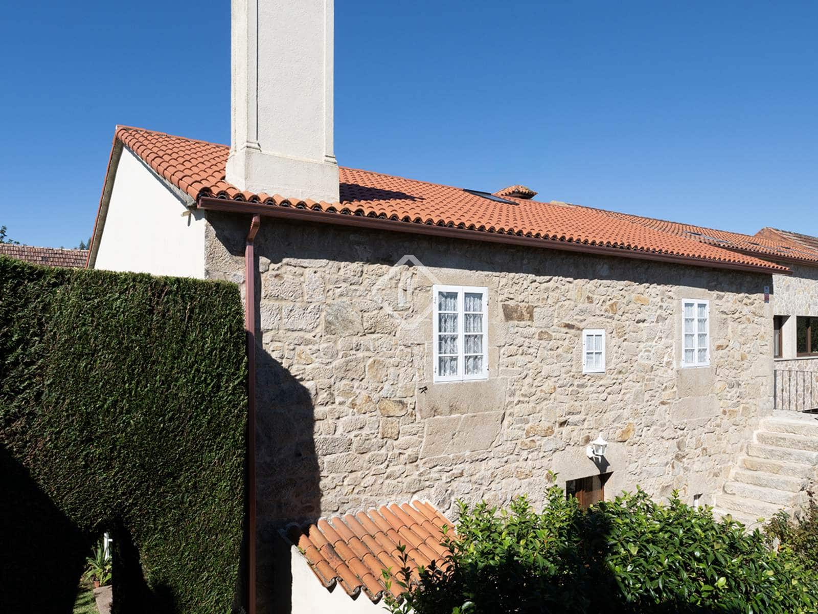 4 bedroom Villa for sale in A Estrada with garage - € 375,000 (Ref: 9283936)