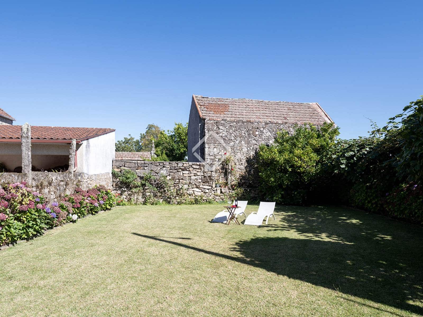 4 bedroom Villa for sale in A Estrada with garage - € 375,000 (Ref: 9283936)