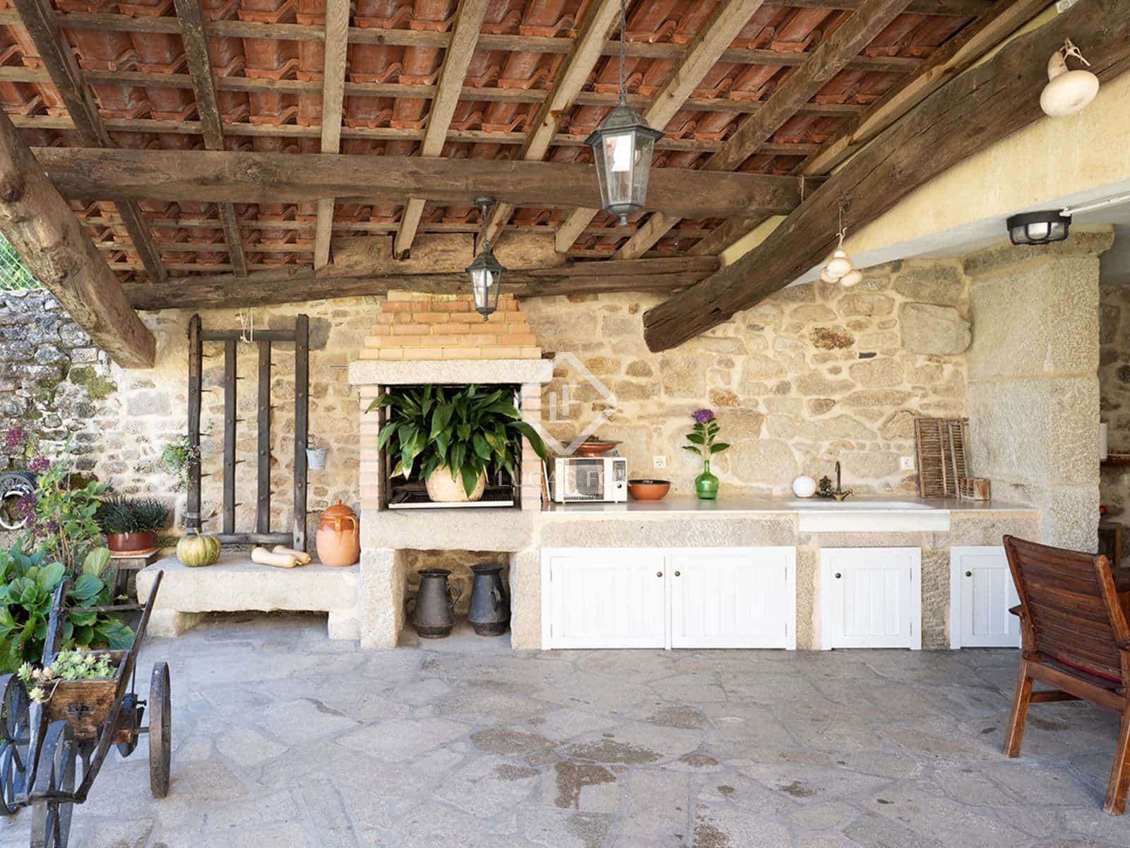 4 bedroom Villa for sale in A Estrada with garage - € 375,000 (Ref: 9283936)