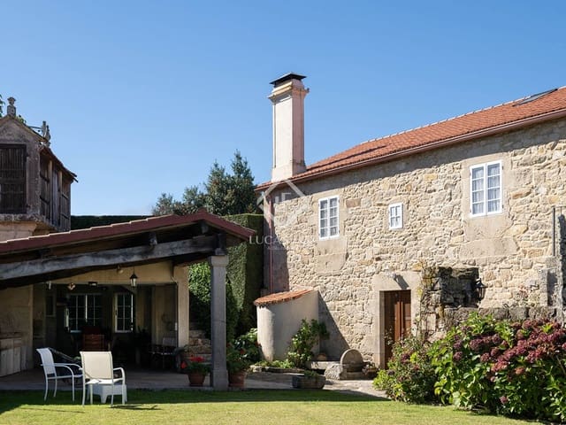 4 bedroom Villa for sale in A Estrada with garage - € 375,000 (Ref: 9283936)