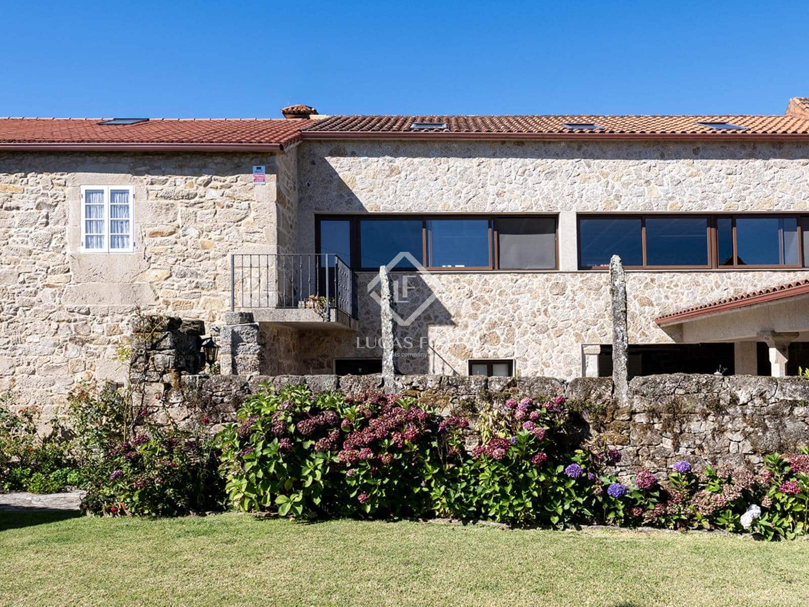 4 bedroom Villa for sale in A Estrada with garage - € 375,000 (Ref: 9283936)