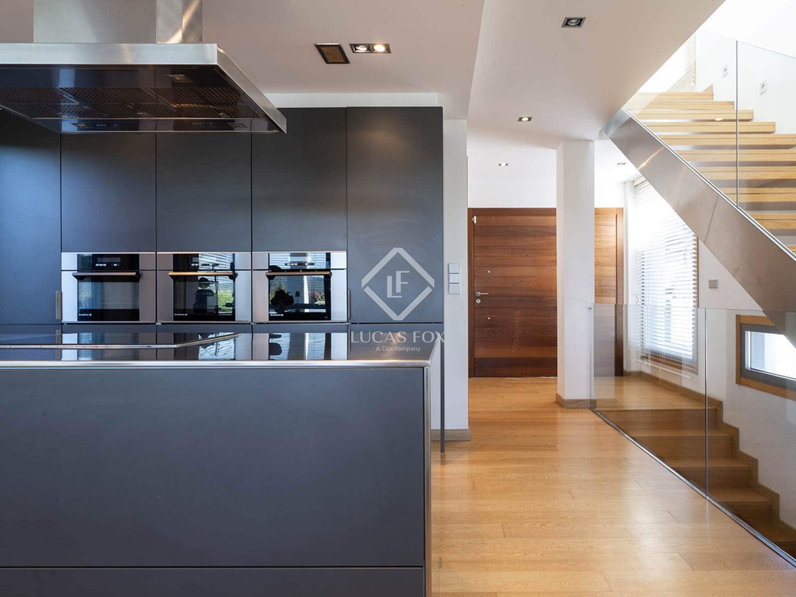 4 bedroom Villa for sale in Sanxenxo with pool garage - € 850,000 (Ref: 9283937)