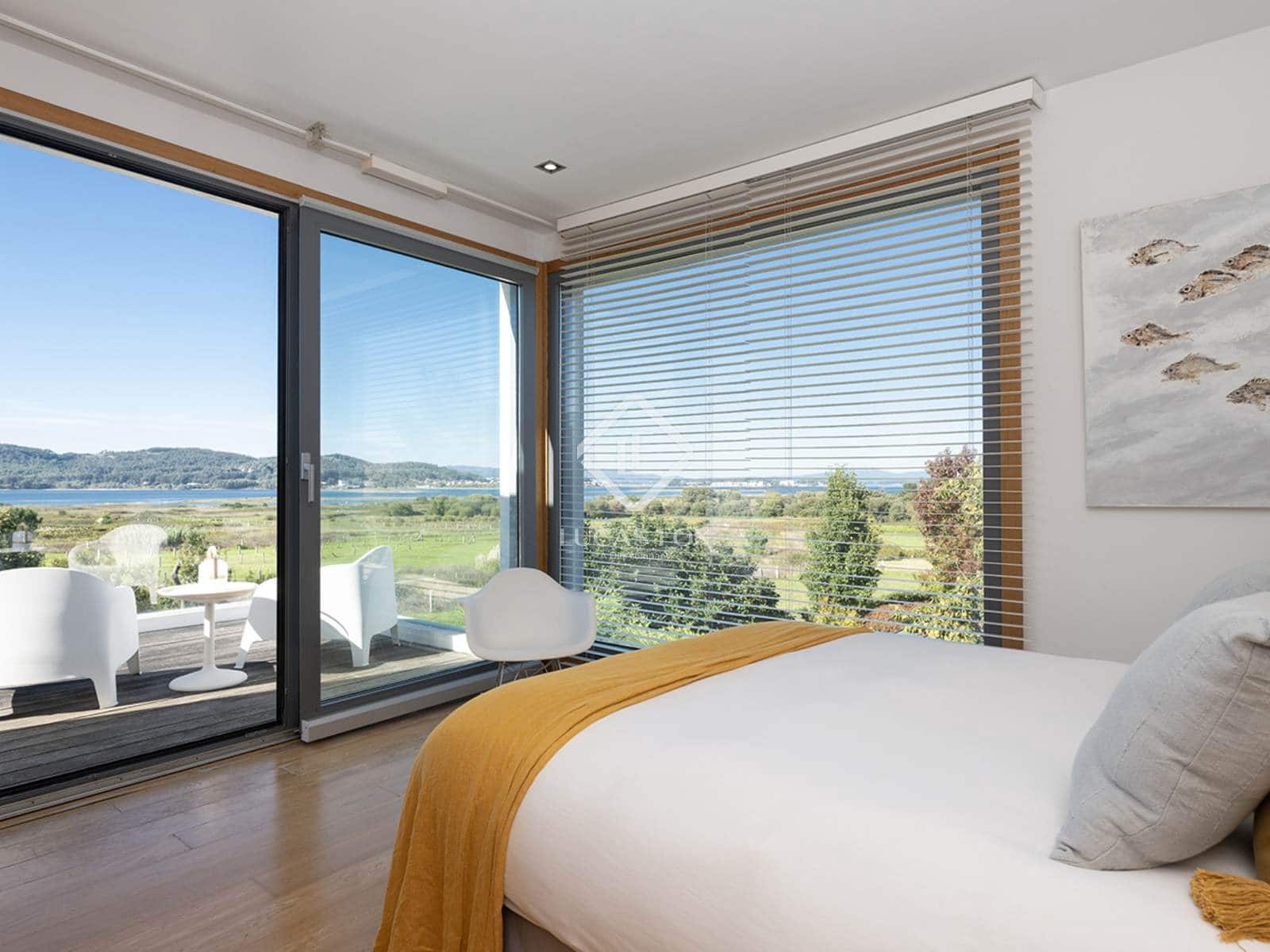 4 bedroom Villa for sale in Sanxenxo with pool garage - € 850,000 (Ref: 9283937)