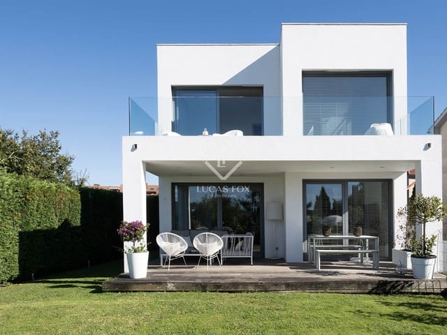 4 bedroom Villa for sale in Sanxenxo with pool garage - € 850,000 (Ref: 9283937)