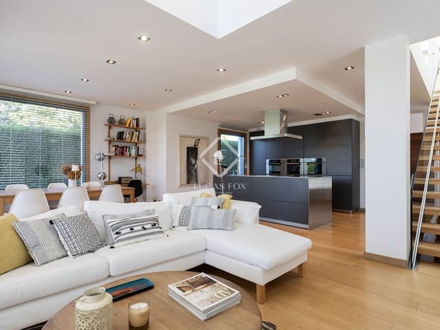 4 bedroom Villa for sale in Sanxenxo with pool garage - € 850,000 (Ref: 9283937)