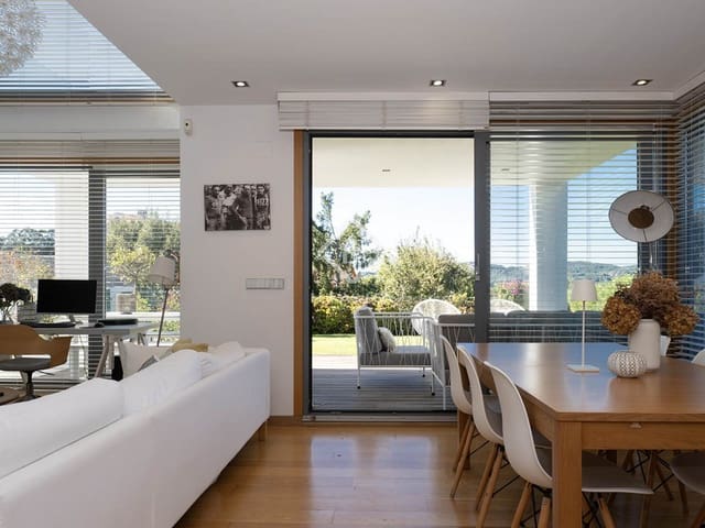 4 bedroom Villa for sale in Sanxenxo with pool garage - € 850,000 (Ref: 9283937)