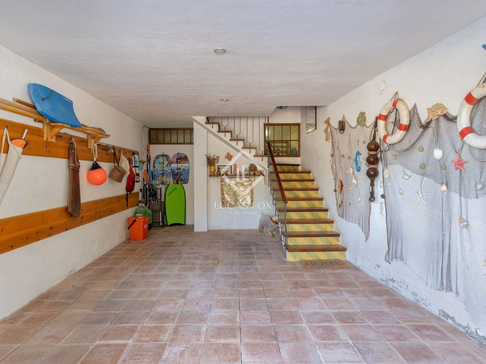 4 bedroom Villa for sale in Sa Riera with garage - € 1,080,000 (Ref: 9288259)