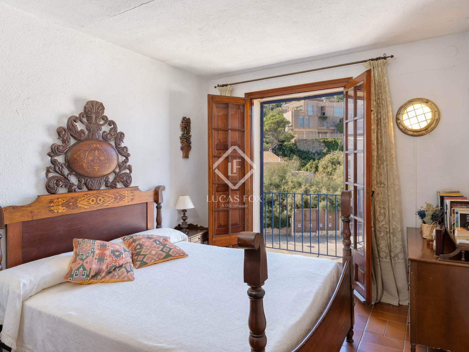 4 bedroom Villa for sale in Sa Riera with garage - € 1,080,000 (Ref: 9288259)